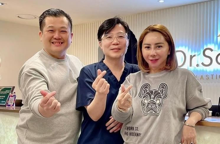 Potret Wajah Femmy Permatasari usai Oplas di Korea (Instagram/@femmypermatasari)