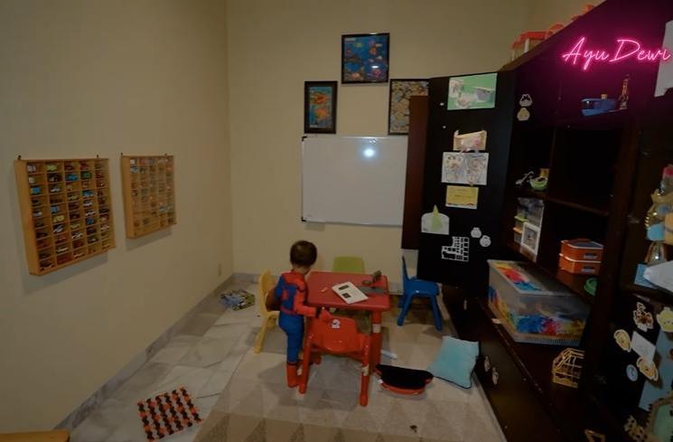 Rumah Masa Kecil Regi Datau (YouTube Ayu Dewi)