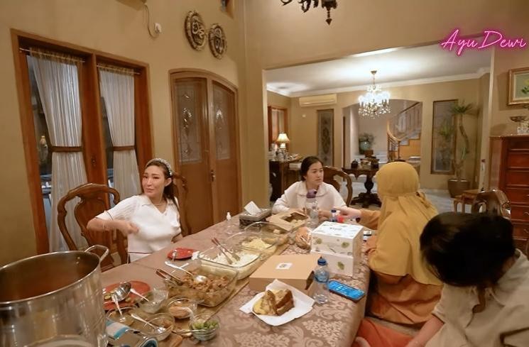 Rumah Masa Kecil Regi Datau (YouTube Ayu Dewi)