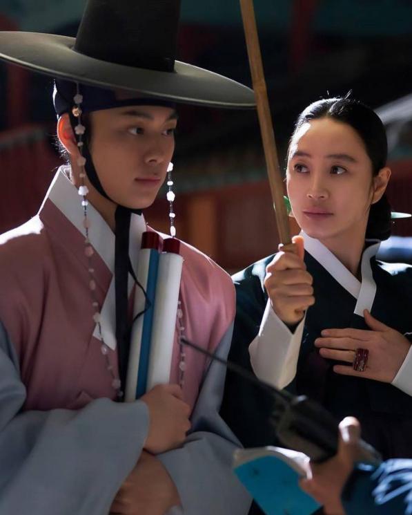 Momen Kim Hye Soo di Balik Layar Under The Queen's Umbrella (Instagram/@hs_kim_95)