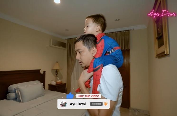 Rumah Masa Kecil Regi Datau (YouTube Ayu Dewi)