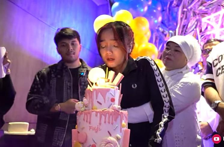 momen haru ultah Fuji (YouTube/Fuji an)