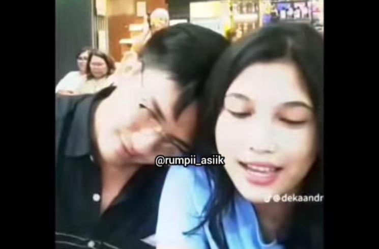 Vera Simanjuntak dan adik Brigadir J (Instagram/@rumpii_asiik)