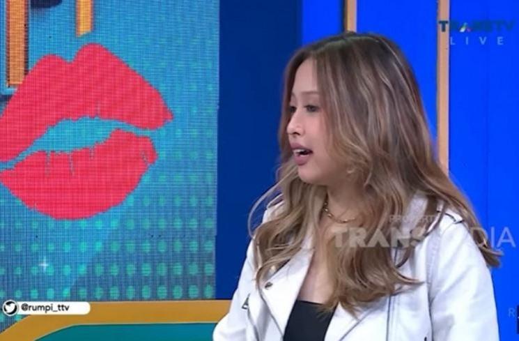 Potret Michelle Ashley Anak Pinkan Mambo. (YouTube/TRANS TV Official)