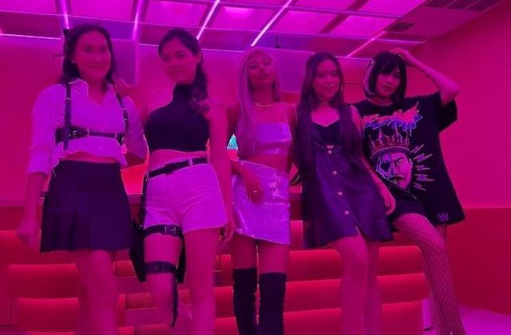Potret Yasmine Wildblood Cosplay Jadi Lisa BLACKPINK (Instagram/yaswildblood)