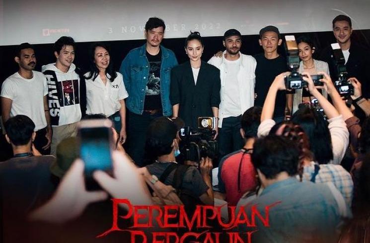 Fakta Perempuan Bergaun Merah (Instagram/perempuanbergaunmerah)