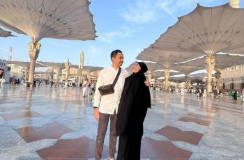 Ajak Umroh Ayu Dewi, Wajah Regi Datau Disorot: Lebih Semringah