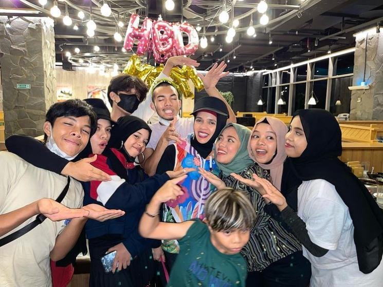 Potret Ultah Ibu Gen Halilintar. (Instagram/genhalilintar)