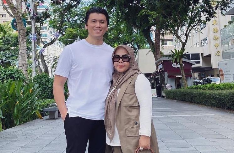 Potret Kedekatan Reino Barack dan Ibu Mertua (Instagram/@princessyahrini)