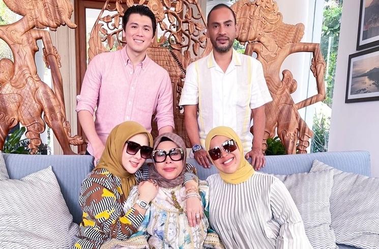 Potret Kedekatan Reino Barack dan Ibu Mertua (Instagram/@princessyahrini)