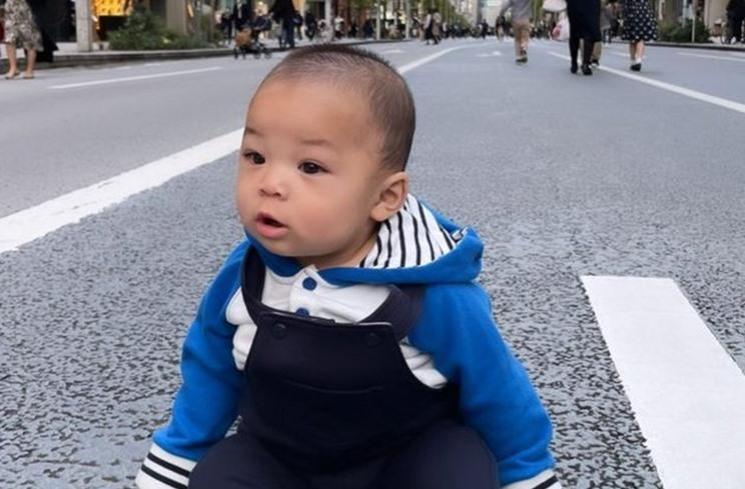 Potret Baby Izz liburan di Jepang. (Instagram/@indpriw)