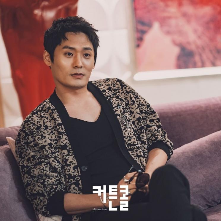 Potret Choi Dae Hoon di Curtain Call (Instagram/@kbsdrama)