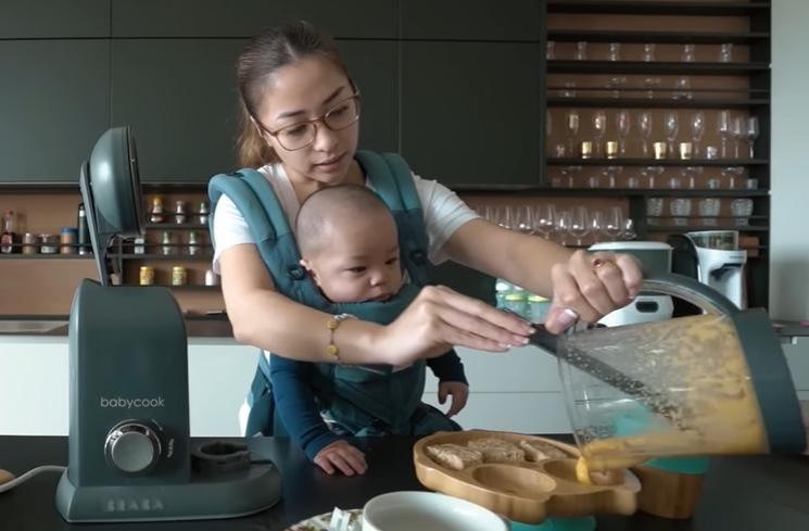 Momen Nikita Willy masak bareng Baby Izz (YouTube/Nikita Willy Official)