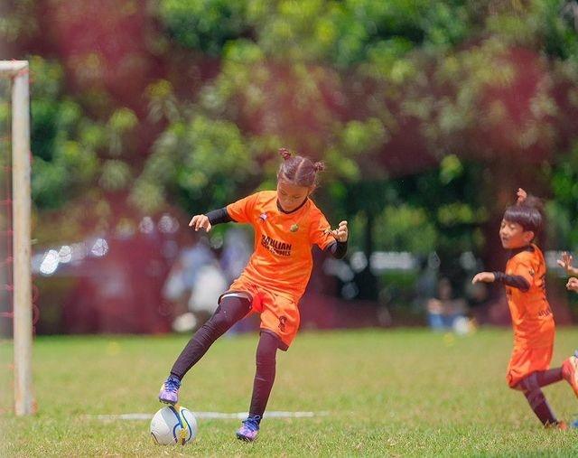 Potret Kala Zaskia Adya Mecca Main Bola(Instagram/@zaskiadyamecca)