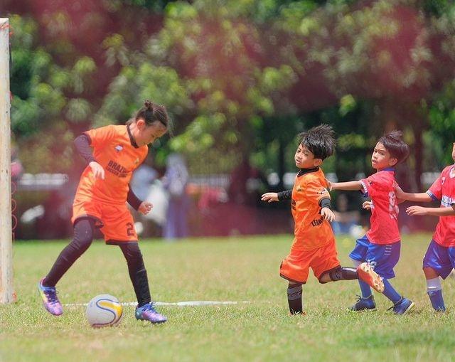 Potret Kala Zaskia Adya Mecca Main Bola(Instagram/@zaskiadyamecca)