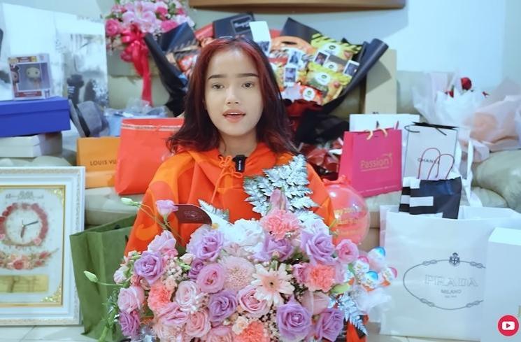 Momen Fuji Unboxing Kado Ultah (YouTube Fuji An)