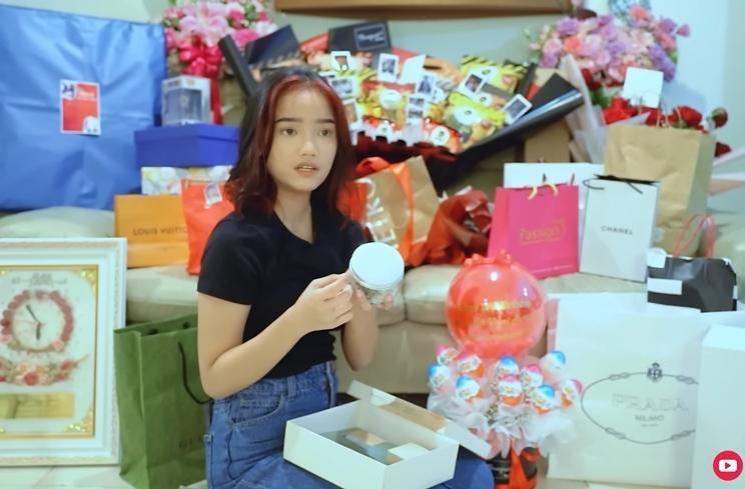 Momen Fuji Unboxing Kado Ultah (YouTube Fuji An)