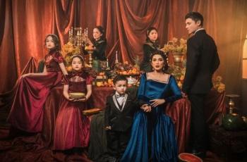9 Potret Photoshoot Keluarga Andhika Pratama dan Ussy Sulistiawaty, Bak Keluarga Bangsawan!