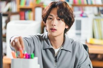 9 Potret Im Siwan di Summer Strike, Jadi Pustakawan Tampan yang Pemalu di Desa Kecil