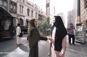 Geger Detik-detik Ashanty Pegang Perut Ayu Dewi saat di Tanah Suci: Hamil Lagi?