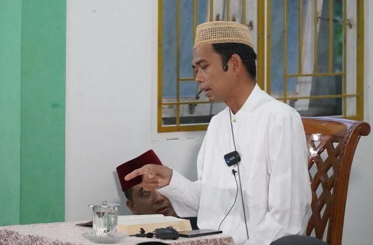Momen Daniel Mananta ikut pengajian Ustaz Abdul Somad. (Instagram/@ustadzabdulsomad_official)