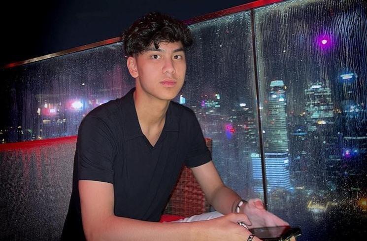 Potret Khayru Anak Gunawan dengan Rambut Ikal. (Instagram/gunawan_sudrajat_real)