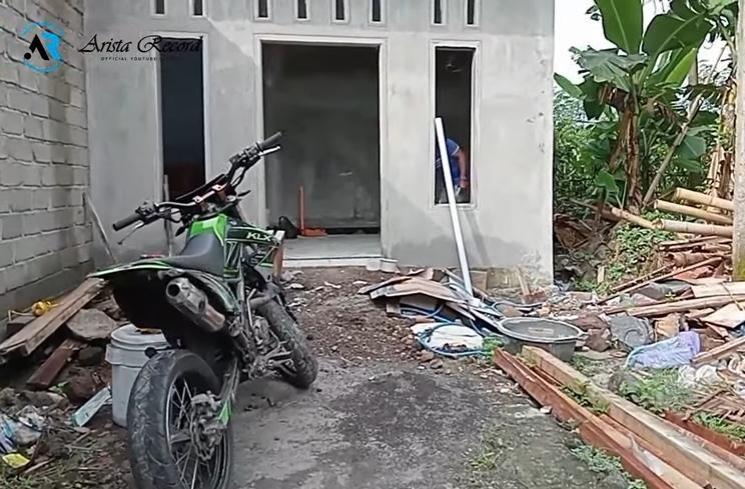 Potret Rumah Farel Prayoga yang Sedang Direnovasi (YouTube ARISTA Record)
