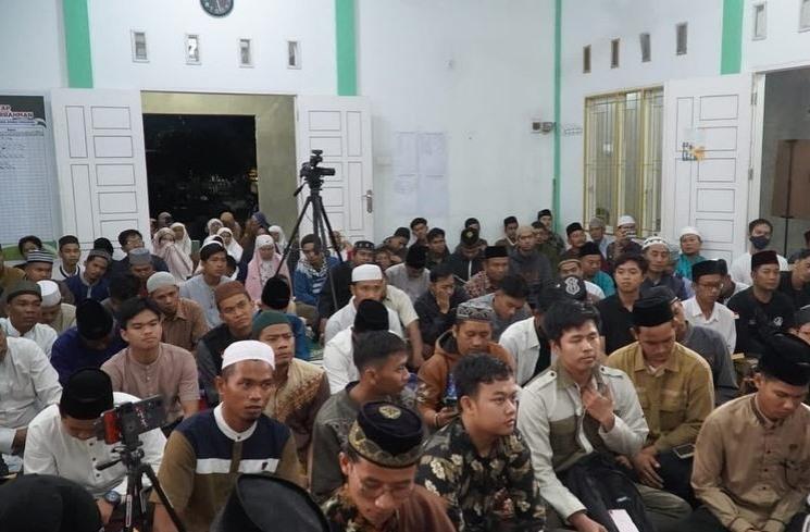 Momen Daniel Mananta ikut pengajian Ustaz Abdul Somad. (Instagram/@ustadzabdulsomad_official)