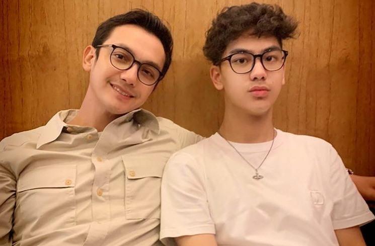 Potret Khayru Anak Gunawan dengan Rambut Ikal. (Instagram/gunawan_sudrajat_real)