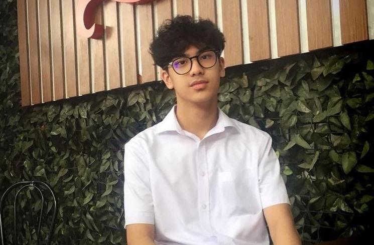 Potret Khayru Anak Gunawan dengan Rambut Ikal. (Instagram/gunawan_sudrajat_real)