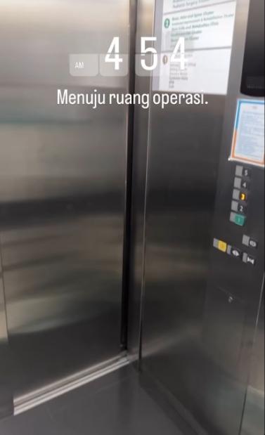 Momen Marshanda Operasi Tumor Payudara. (Instagram/marshanda99)
