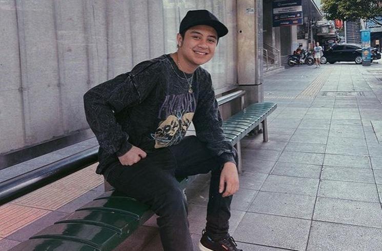 Karir Aktor yang Diawali Sebagai Penyanyi. (Instagram/@bastiansteel)