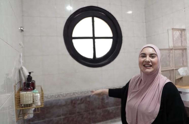 Potret Kantor Ammar Zoni dan Irish Bella ( YouTube/Aish TV)
