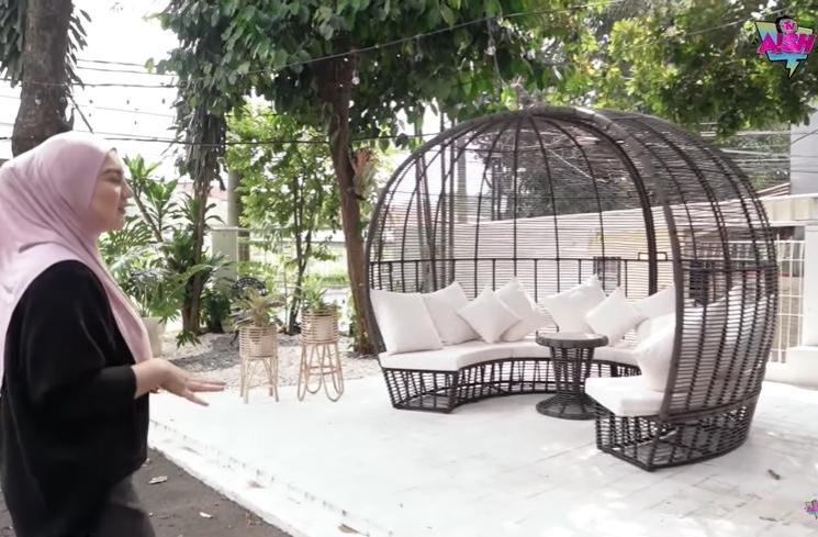 Potret Kantor Ammar Zoni dan Irish Bella ( YouTube/Aish TV)