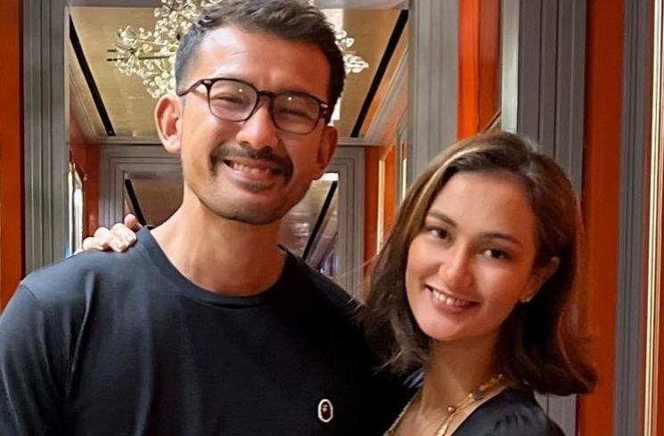 Artis cantik kepincut brondong (Instagram/@atiqahhasiholan)