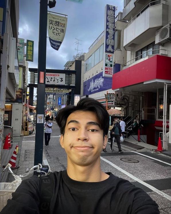 Potret Dimas Ahmad Liburan di Jepang. (Instagram/dimas_baam)