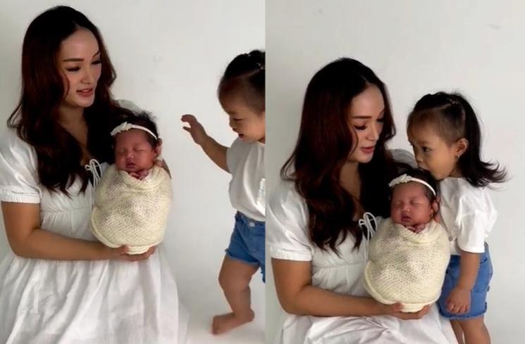Momen Pemotretan Zaskia Gotik dan Dua Putri Kecilnya (Instagram/@rittarrajagukguk)