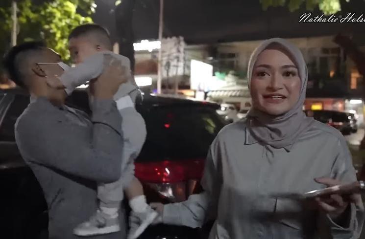 Momen Nathalie Holscher dan Adzam di Ultah Sule (YouTube Nathalie Holscher)