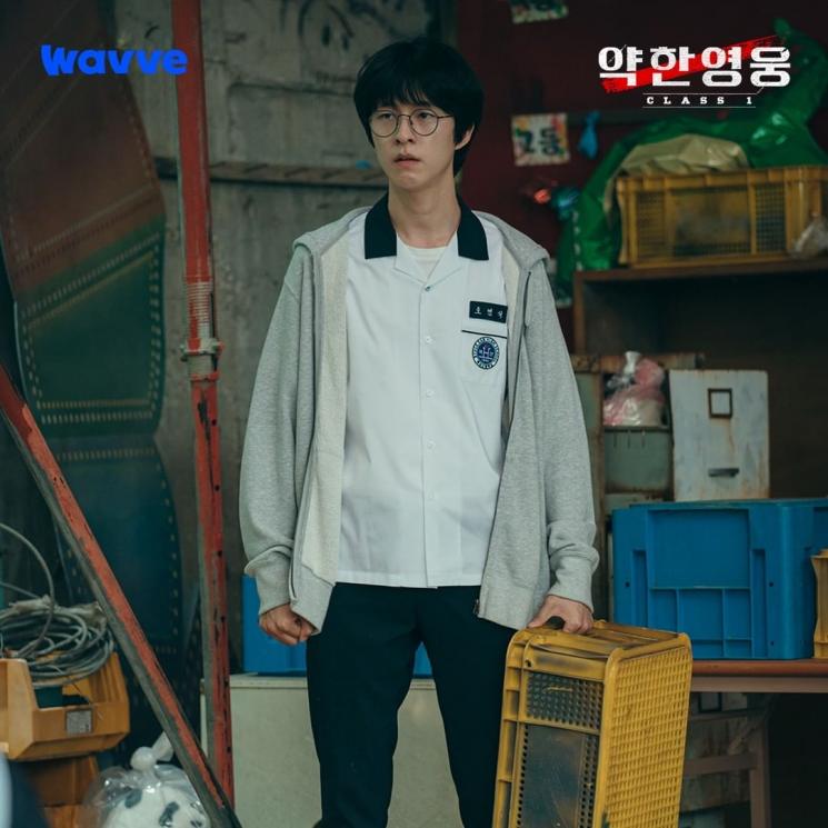 Potret Hong Kyung di Weak Hero Class 1 (Instagram/@wavve.official)