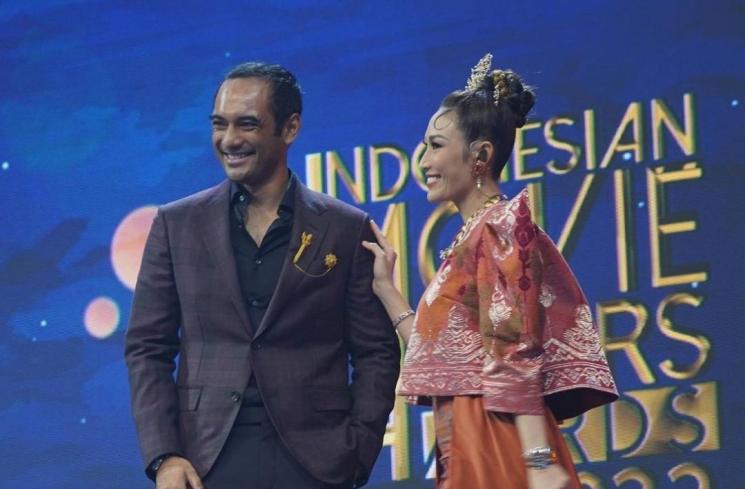 Ayu Dewi di acara Indonesian Movie Actor Awards 2022 (Instagram/@mrsayudewi)