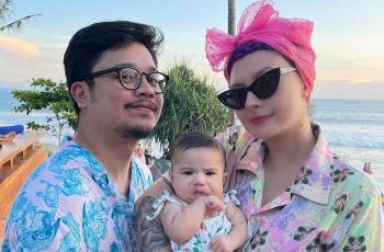 10 Potret Terbaru Baby Millie Putri Derby Romero yang Bule Abis, Masih Ada Keturunan Darah Inggris