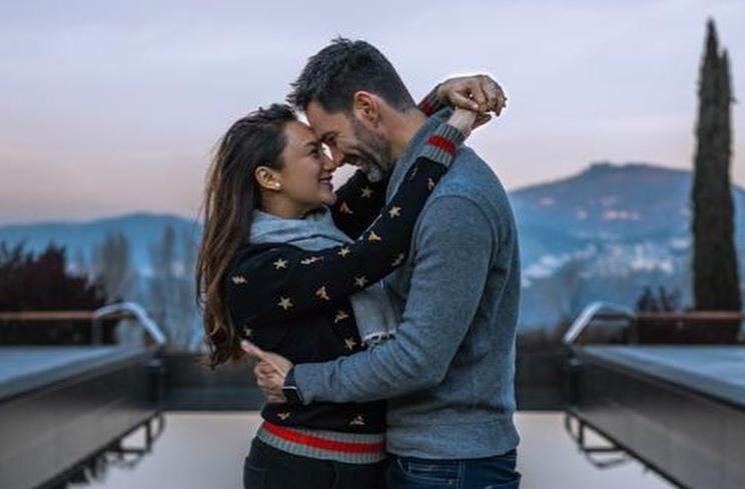 Potret Tata Cahyani Mantan Istri Tommy Soeharto dengan Kekasih Bule (instagram/@tatacahyani)