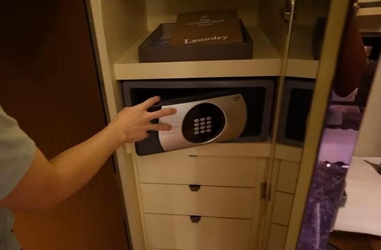 Potret Kamar Hotel Honeymoon Jess No Limit dan Sisca Kohl (YouTube Sisca Kohl)