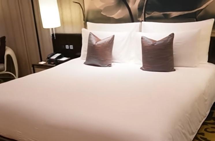 Potret Kamar Hotel Honeymoon Jess No Limit dan Sisca Kohl (YouTube Sisca Kohl)