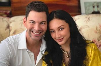 8 Tahun Mesra, 10 Potret Tata Cahyani Mantan Istri Tommy Soeharto dengan Kekasih Bule
