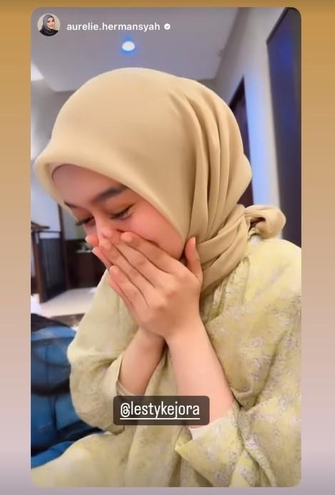 Momen Lesti Kejora kumpul dan makan bareng Bestie. (Instagram/@lestykejora)