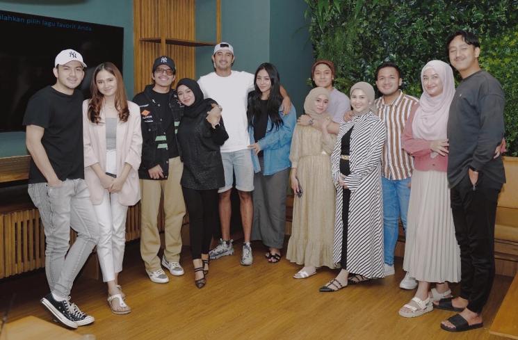 Momen Lesti Kejora kumpul dan makan bareng Bestie. (Instagram/@lestykejora)