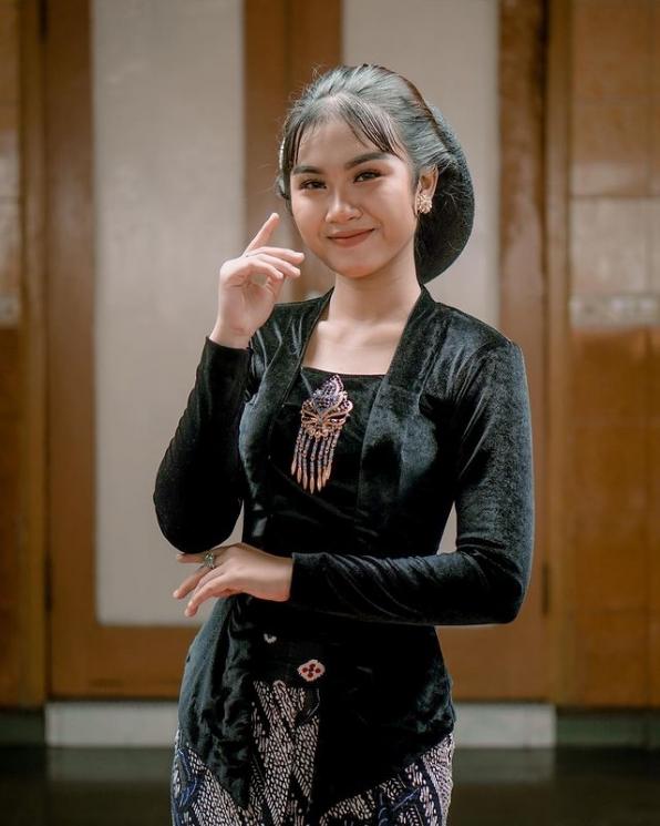 Profil Dike Sabrina(Instagram/@dikesabrina_)
