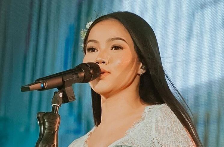 Aksi Kontroversial Artis di Panggung (Instagram/@yurayunita)