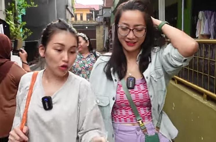 Hesti Purwadinata sidak rumah Ayu Ting Ting (YouTube/Hesti Purwadinata)